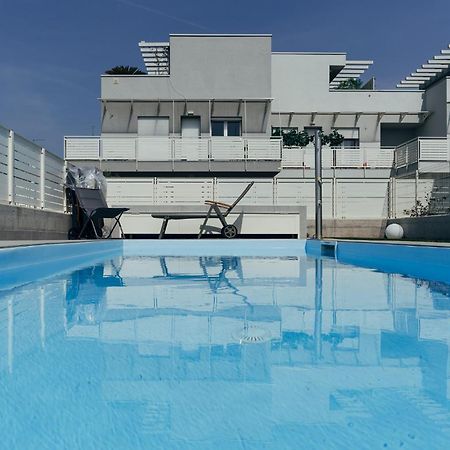 The Prince - Luxury Apartments With Pool เปสเคียรา เดล การ์ดา ภายนอก รูปภาพ