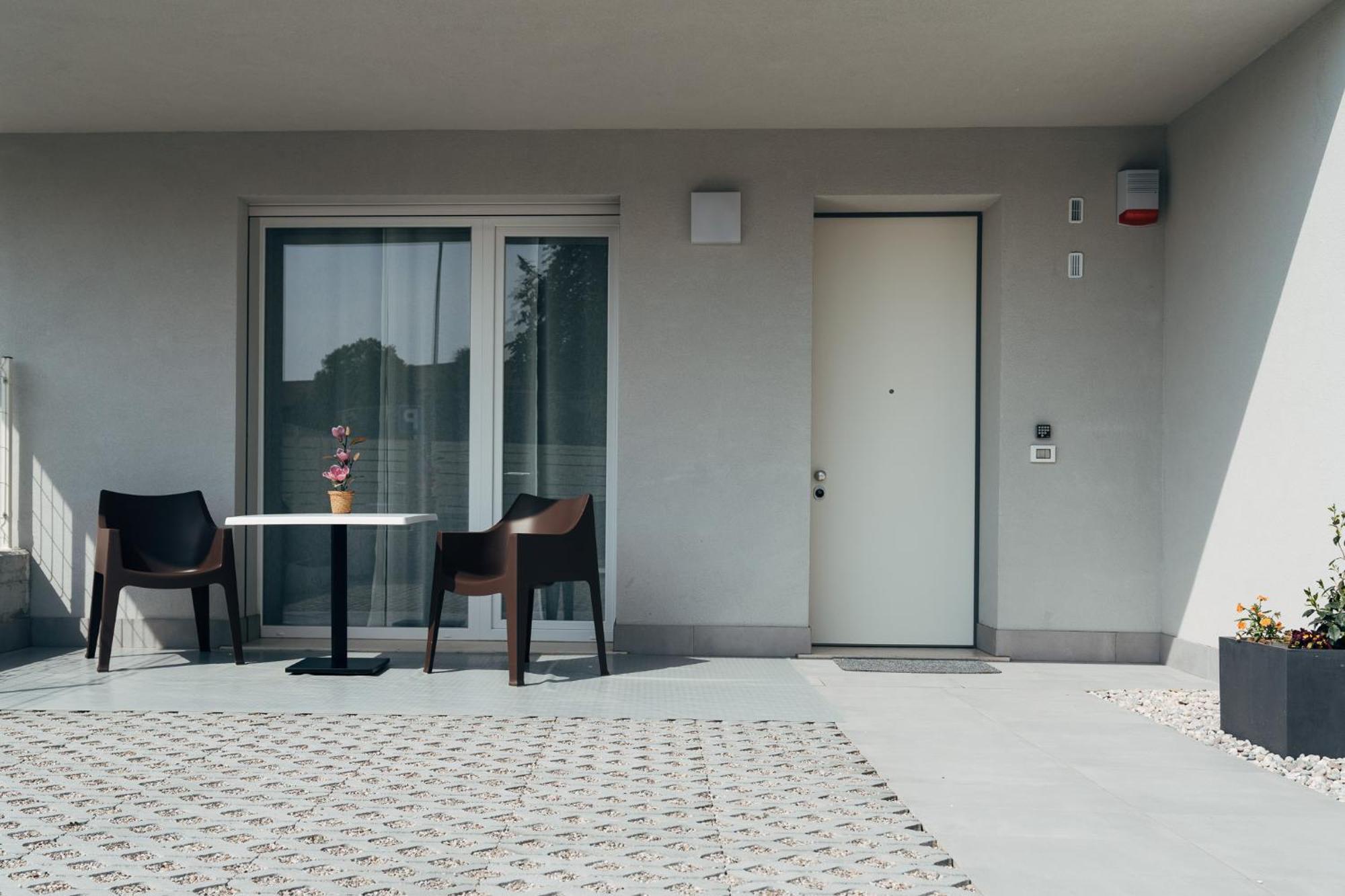 The Prince - Luxury Apartments With Pool เปสเคียรา เดล การ์ดา ภายนอก รูปภาพ