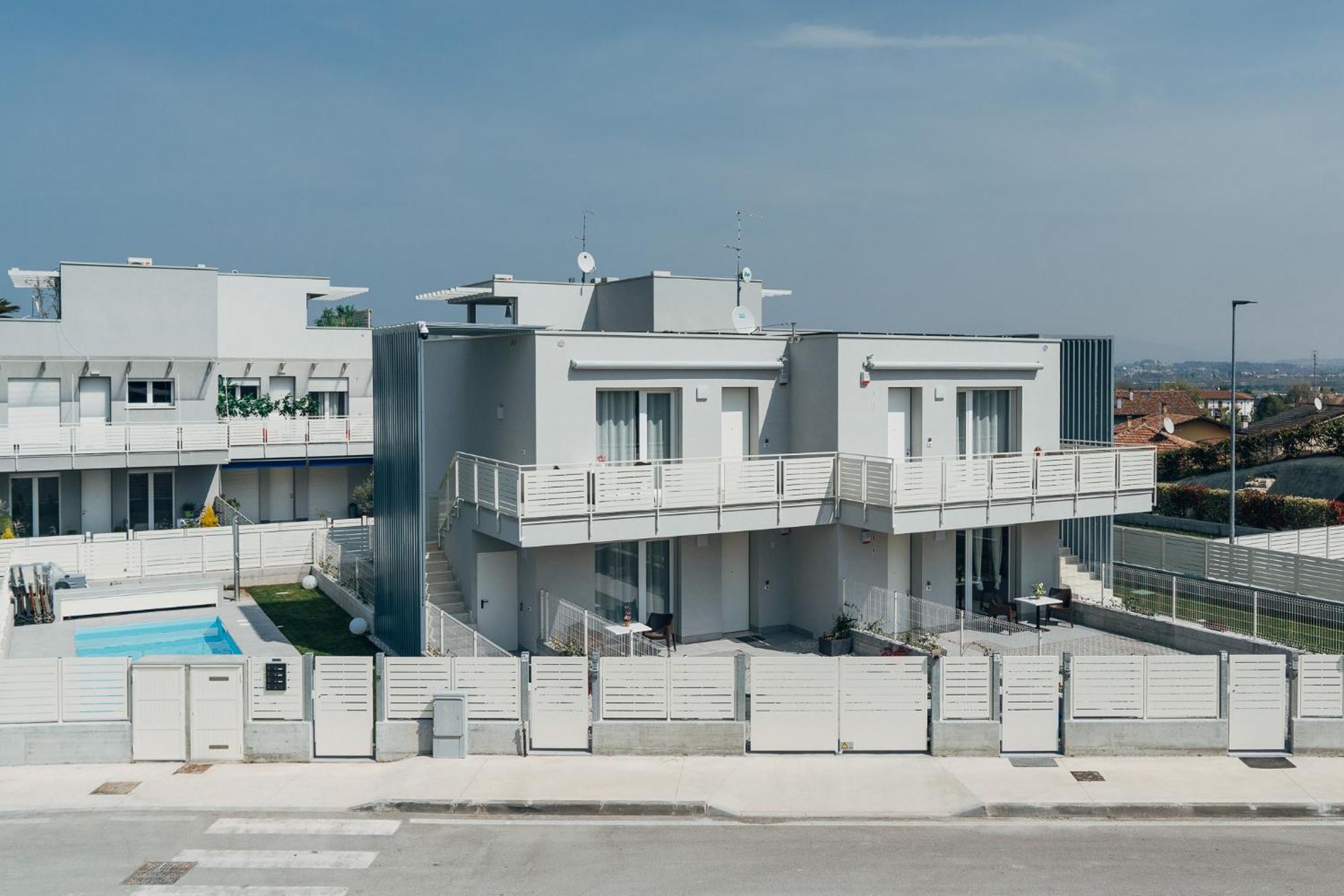 The Prince - Luxury Apartments With Pool เปสเคียรา เดล การ์ดา ภายนอก รูปภาพ